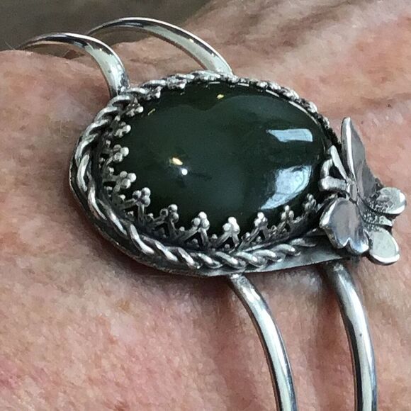 Bracelet, Jade and Sterling Silver Cuff Bracelet, NEW, Handmade, Butterfly, Arti - Picture 4 of 7